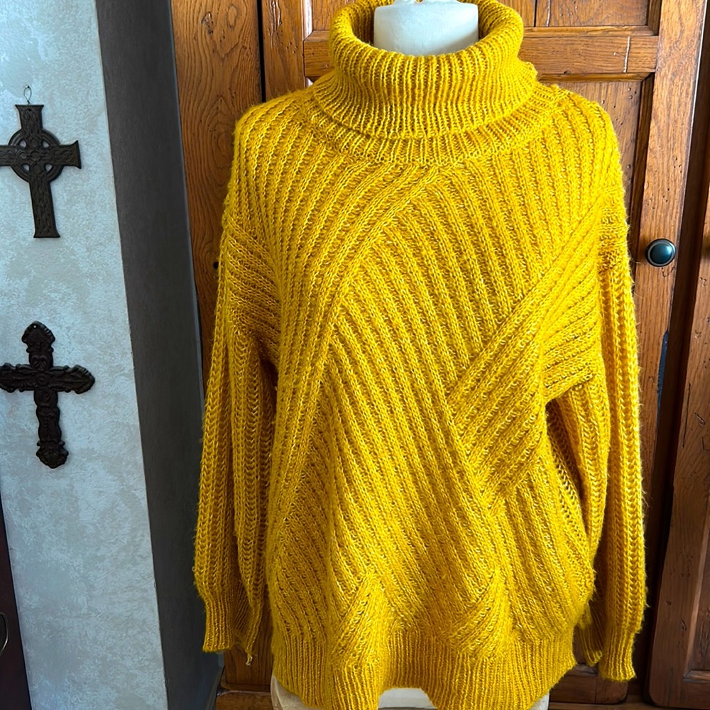 Hem & Thread TURTLENECK SWEATER🌻Perfect FALL🍁Golden Mustard color Size Medium